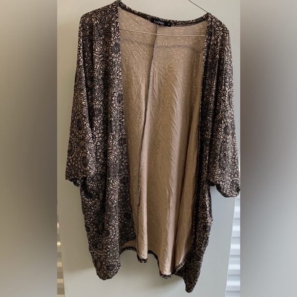 Sweaters - Black And Tan/ Beige Kimono